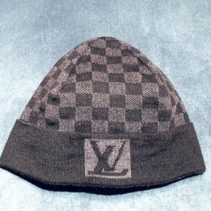 Louis Vuitton beanie. 100% wool. Made in Italy.